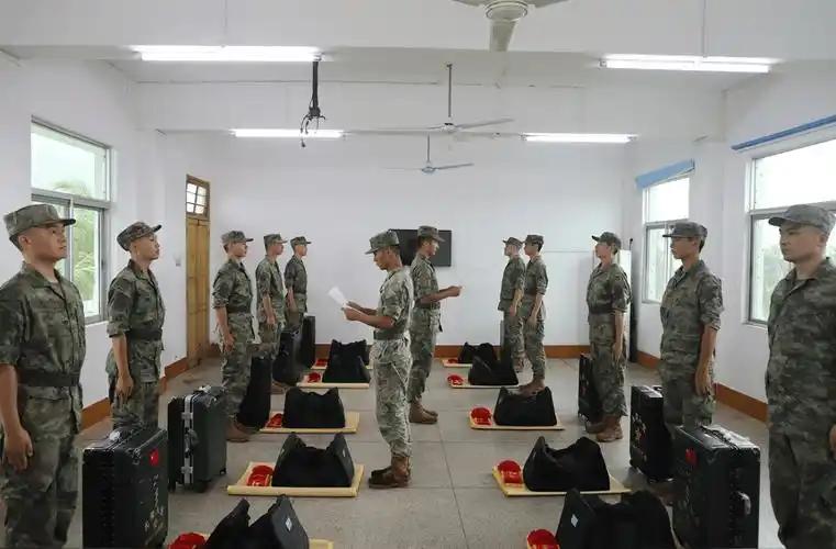 警告！！！兵爸兵妈，孩子们刚刚入营一周左右的时间，肯定有孩子给家里打电话，萌生退