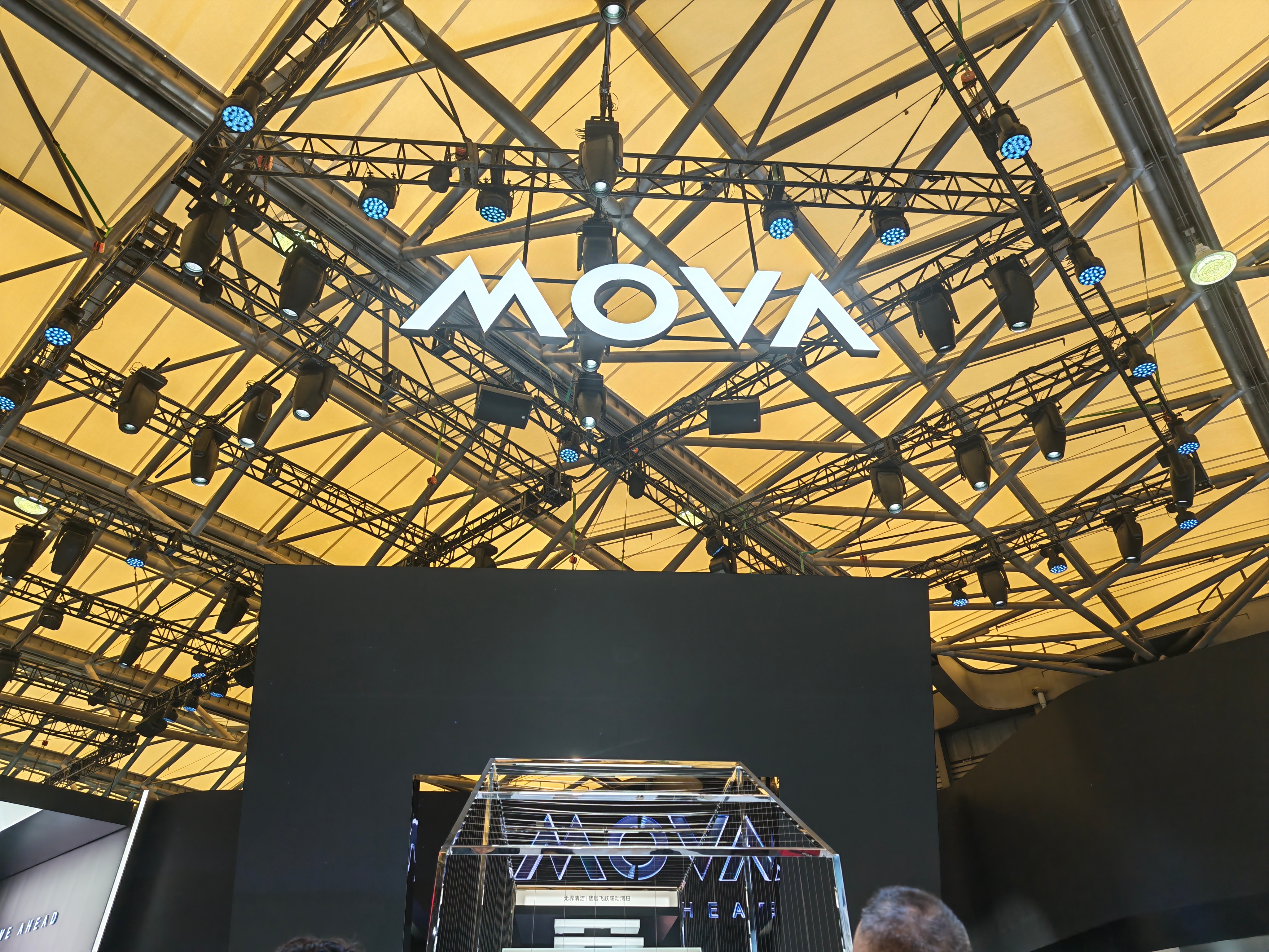 这几日逛AWE2026，大伙可以去E1馆的MOVA展区看看。和其他展区的科技感不