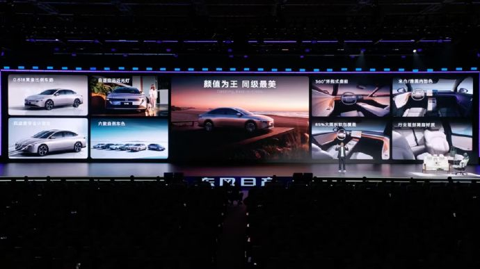 说实话，开了这么多车，后排坐着舒服的合资车真不多。N6 这台刚好戳中我，大沙发后