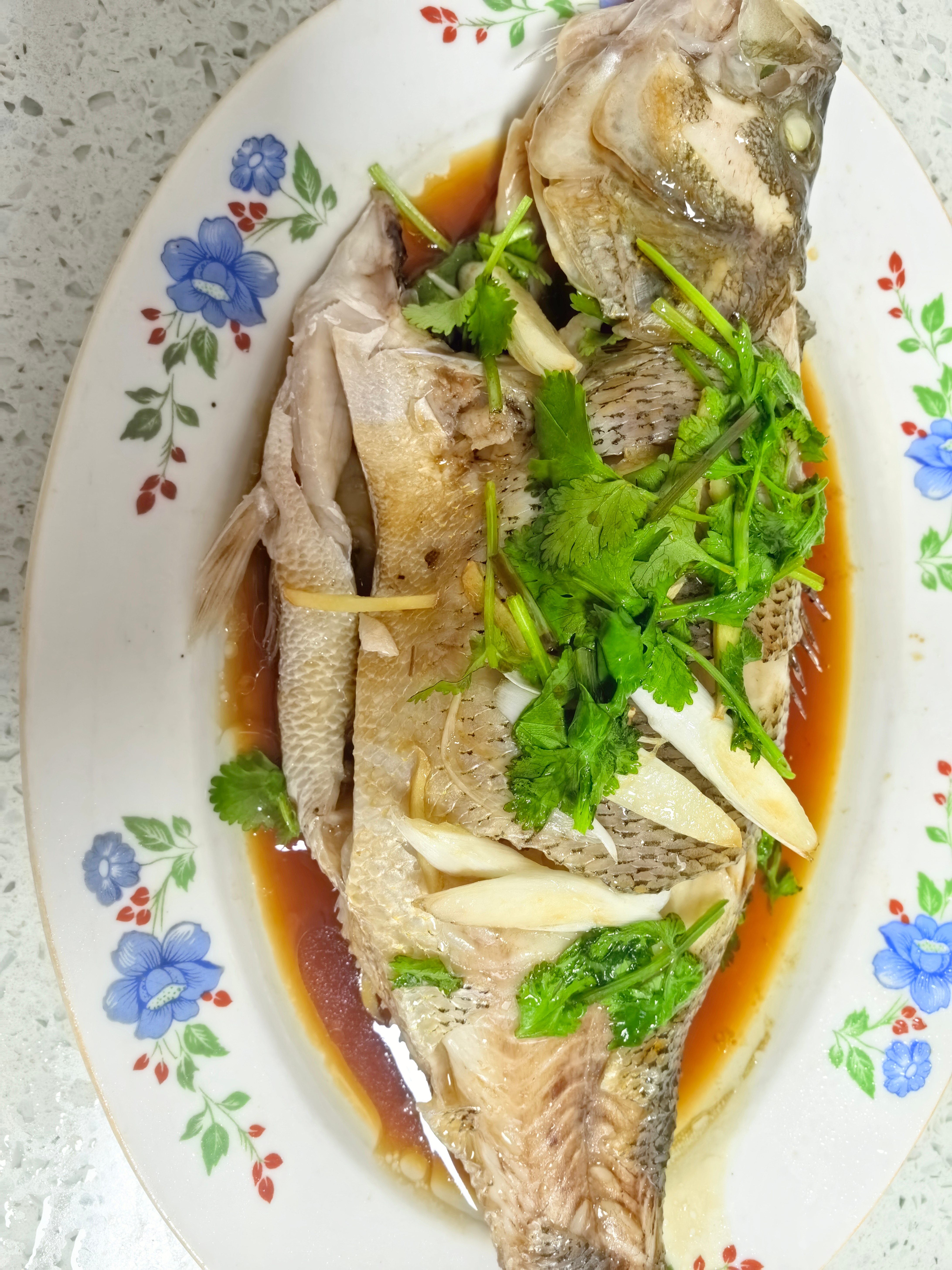 每日一餐分享 好久没吃蒸鱼了今天安排一下，外面买的小烧饼做的挺正宗好吃，晚餐愉快