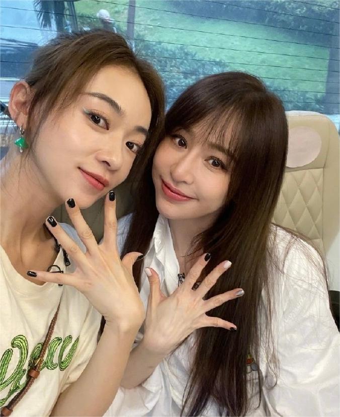 #吴谨言负责演王心凌负责唱# 祝王心凌吴谨言友谊长存！墨雨云间开播大热！片头曲赶