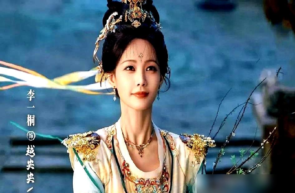 因为五十万差价，白鹿把三十三亿播放量的剧王砸进了田曦薇口袋。
你绝对以为白鹿现