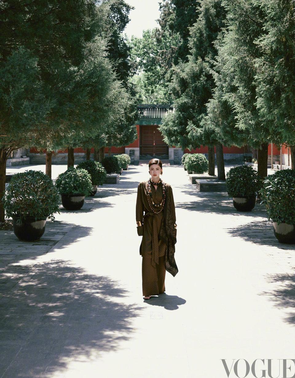 朱珠 VOGUE七月号摄影：周墨 Chou Mo ​​​