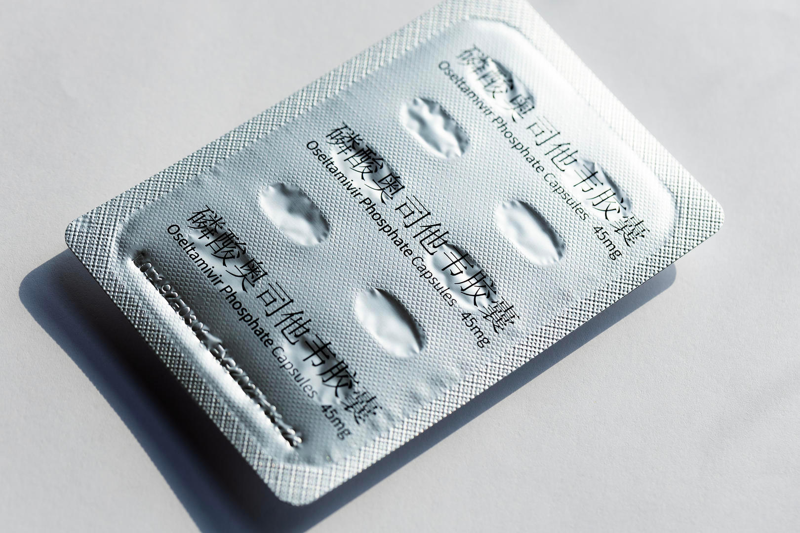 【#卫生院奥司他韦与网售价差9倍背后#：卫生院可不参加集采，药品不同渠道差价成治