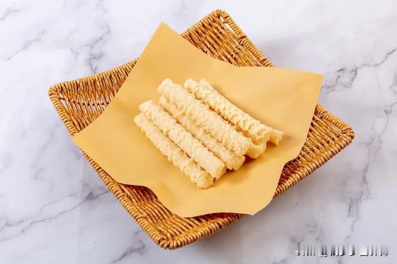 【宝宝疯狂爱上奶酪棒，该不该满足？90%家长做错了！】

你家娃也一吃奶酪棒就停