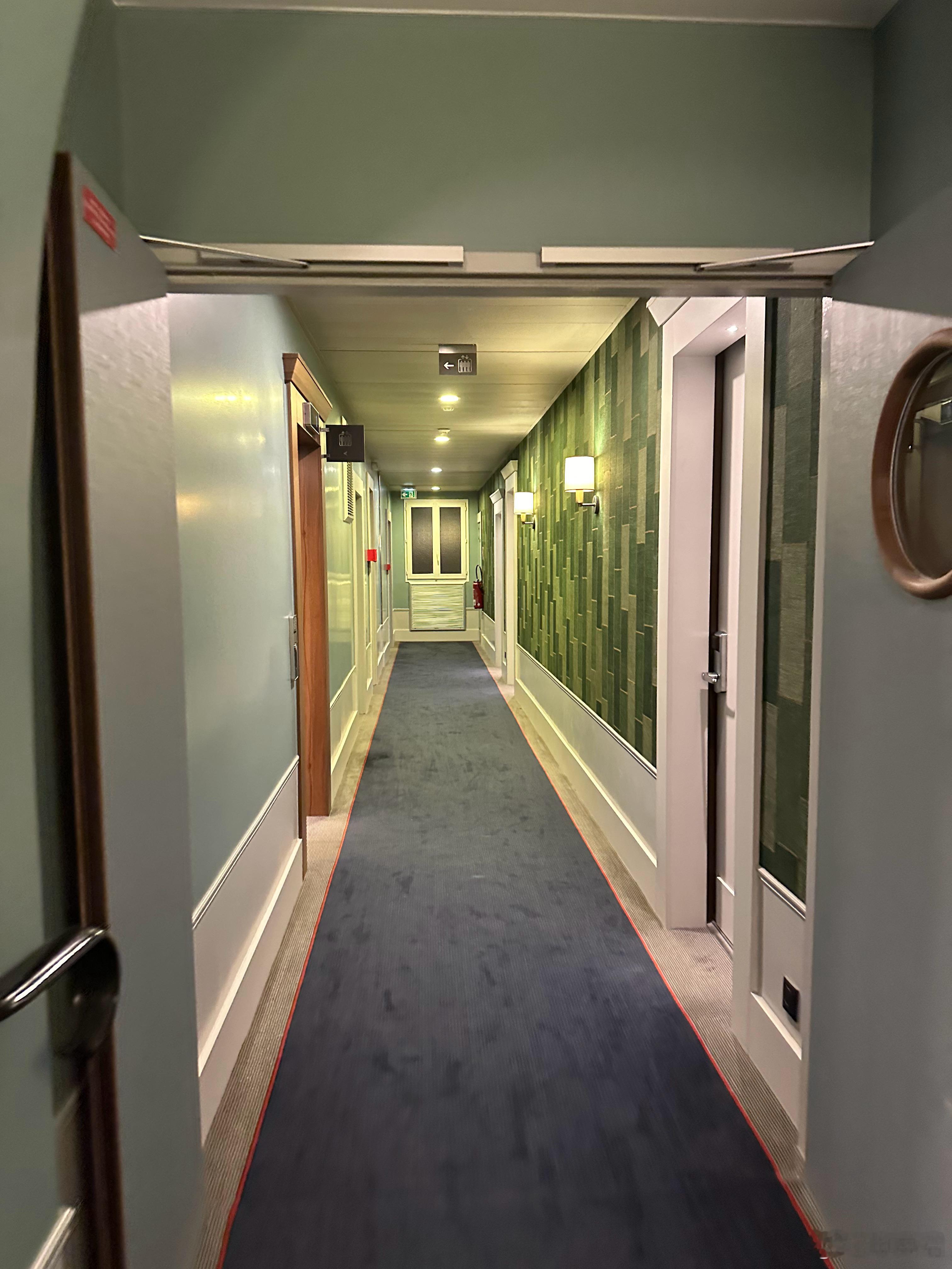巴黎物价之holiday inn（欧洲版快捷酒店）195欧元一晚～咱就是说，国内