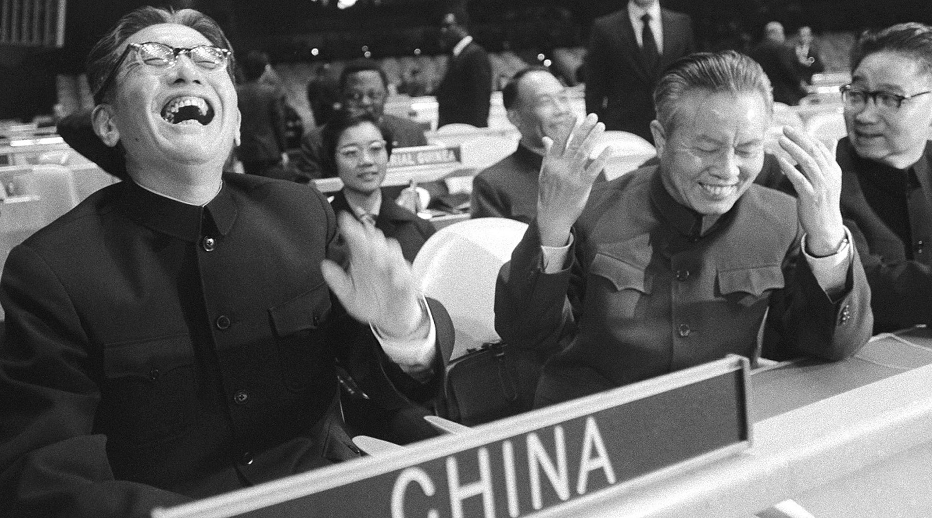 再看依旧激动！55年前的今日，联大会场沸腾了