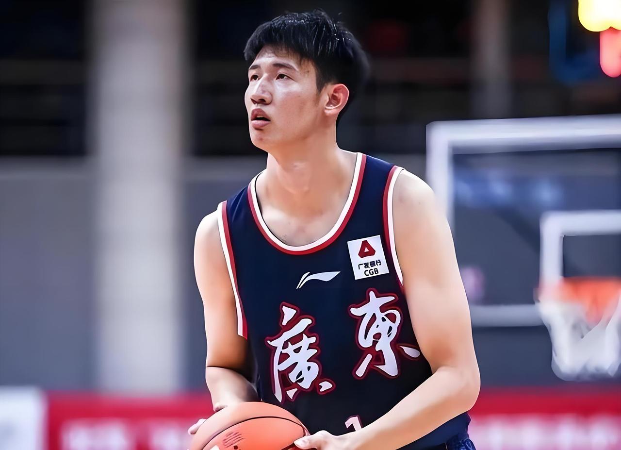 新赛季最值得期待球员--黄明依
        黄明依加入广东宏远已经4个赛季了