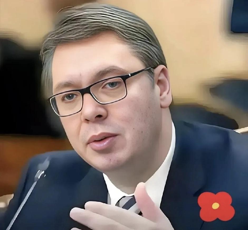 10月3日，塞尔维亚总统武契奇亲自宣布匈塞铁路塞尔维亚段全线开通，并体验了中国高