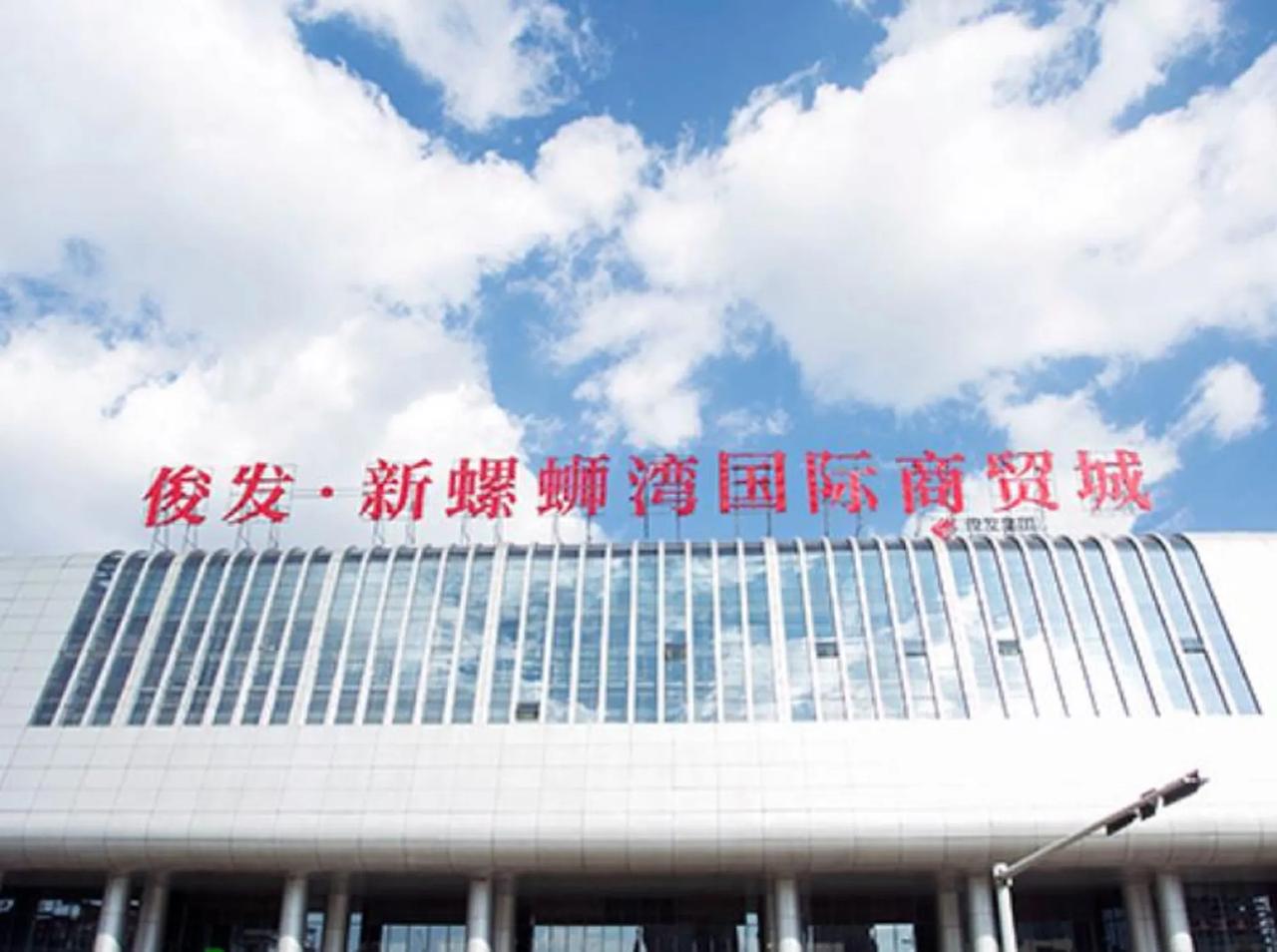 5年一交租模式的昆明螺蛳湾国际商贸城即将开启新一轮（5年）的收租活动了。
有的人