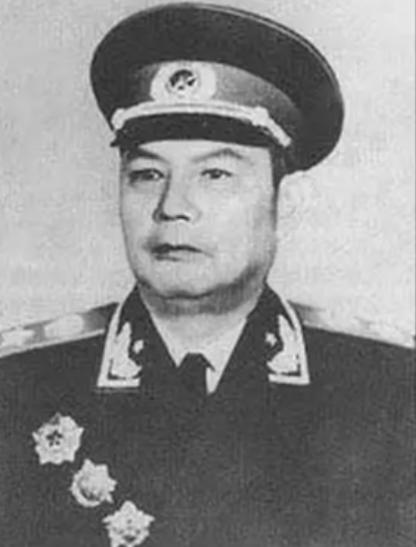 1986年叶剑英追悼会：家属席不见遗孀，聂荣臻一句话解开治丧难题。

1986年