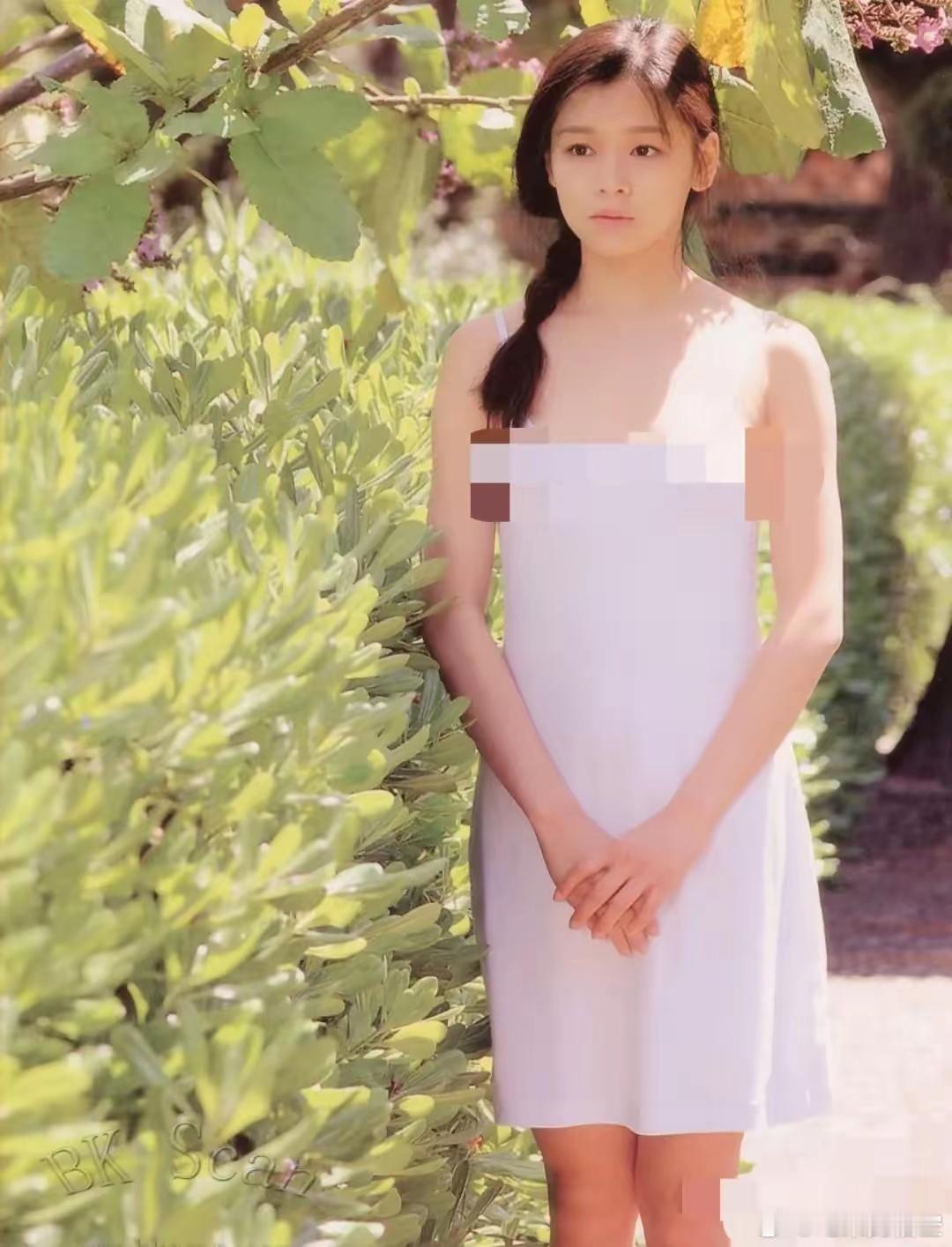 真不敢相信，童年的女神形象彻底崩塌了！49岁的徐若瑄，和过去相比简直判若两人。一