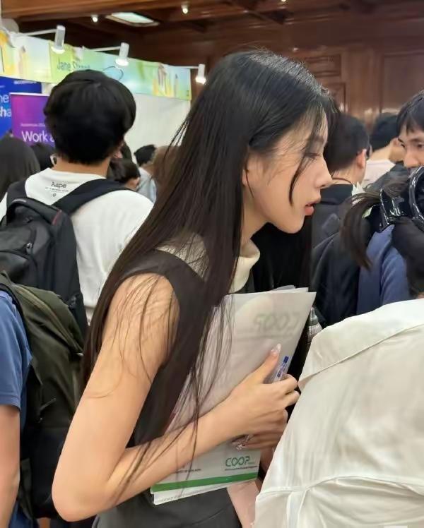 夏日炎炎，人才市场。夏天打工日记 奇奇怪怪的招聘 求职治愈日常 热企招聘 三伏天