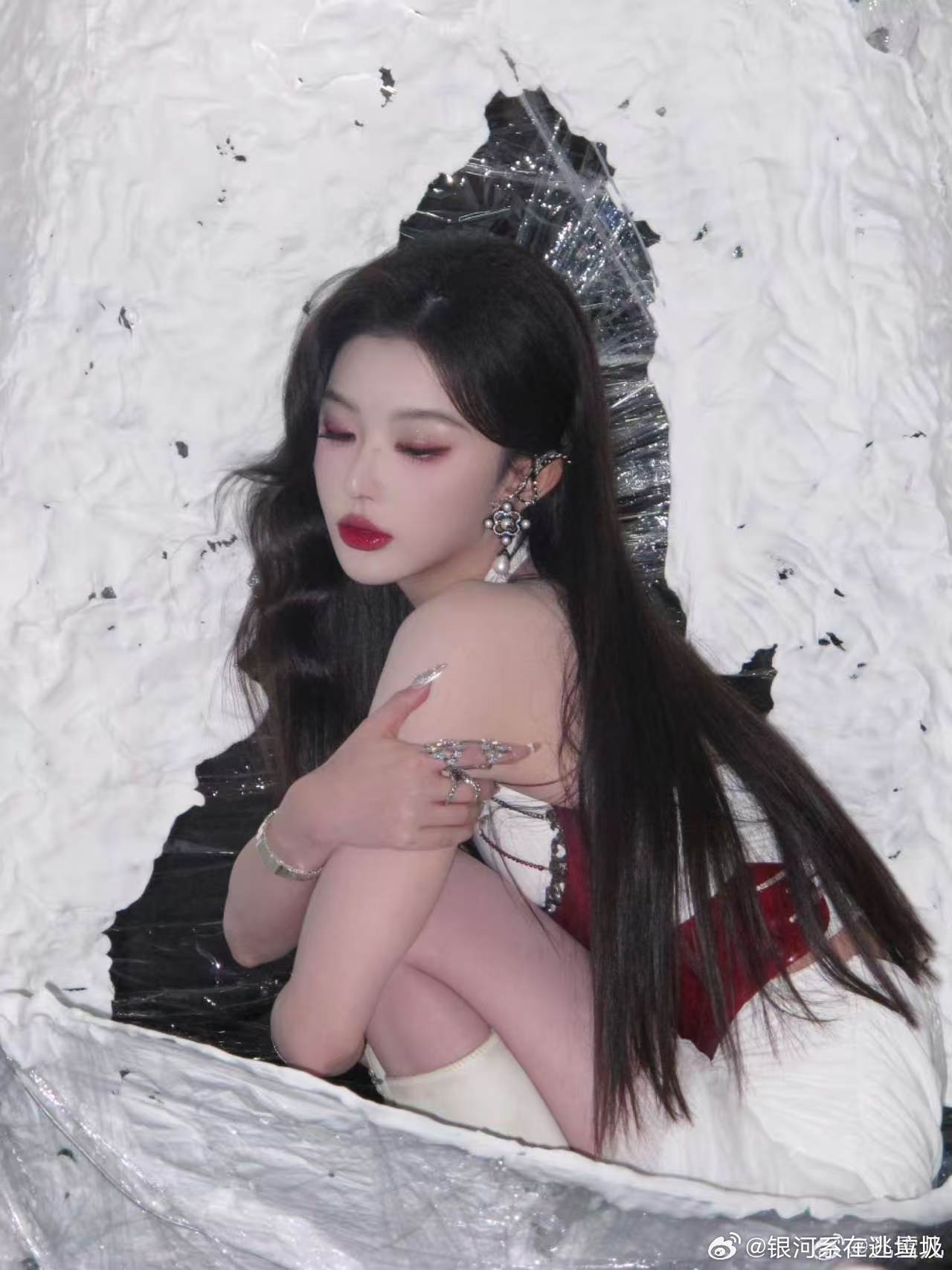 孔雪儿问自己几岁会结婚喜欢你我也是 答案之书是懂怎么让人破防的，孔雪儿想算个婚期