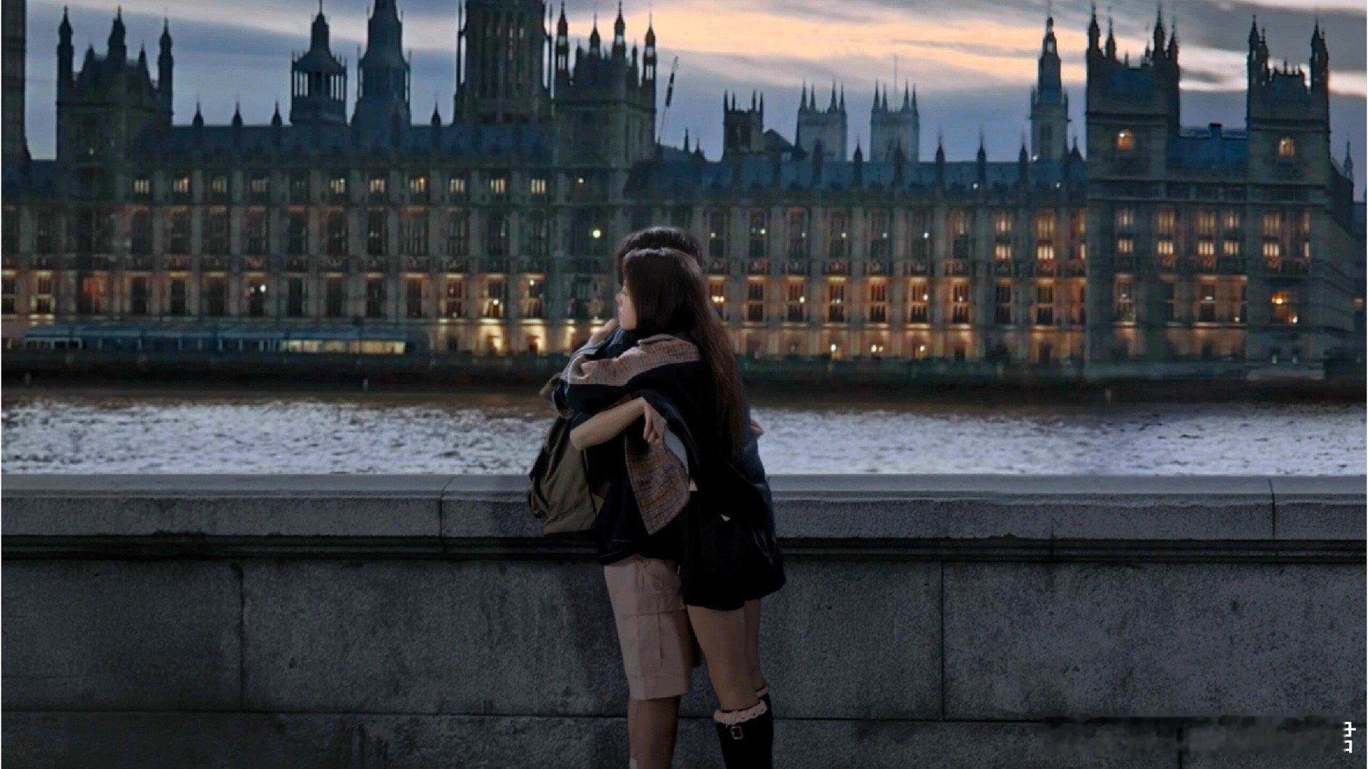 《骄阳似我》第四集的国外背景也太假了吧… 