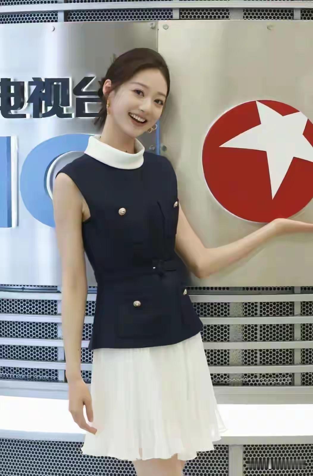 冯琳东方卫视最美主持人，非常漂亮