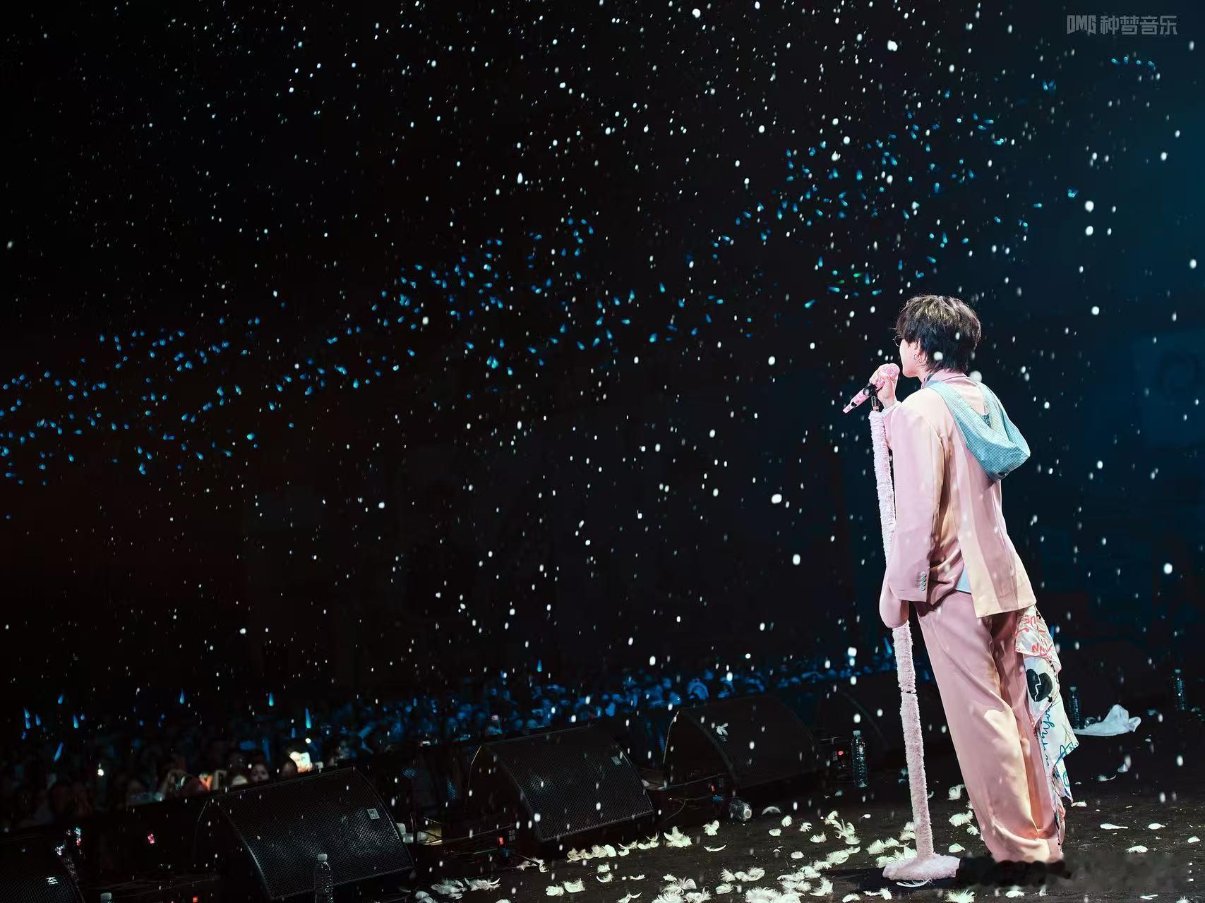 早安无锡演唱会上座率现场官宣成都生日场太惊喜！没赶上无锡的宝子，成都必须冲