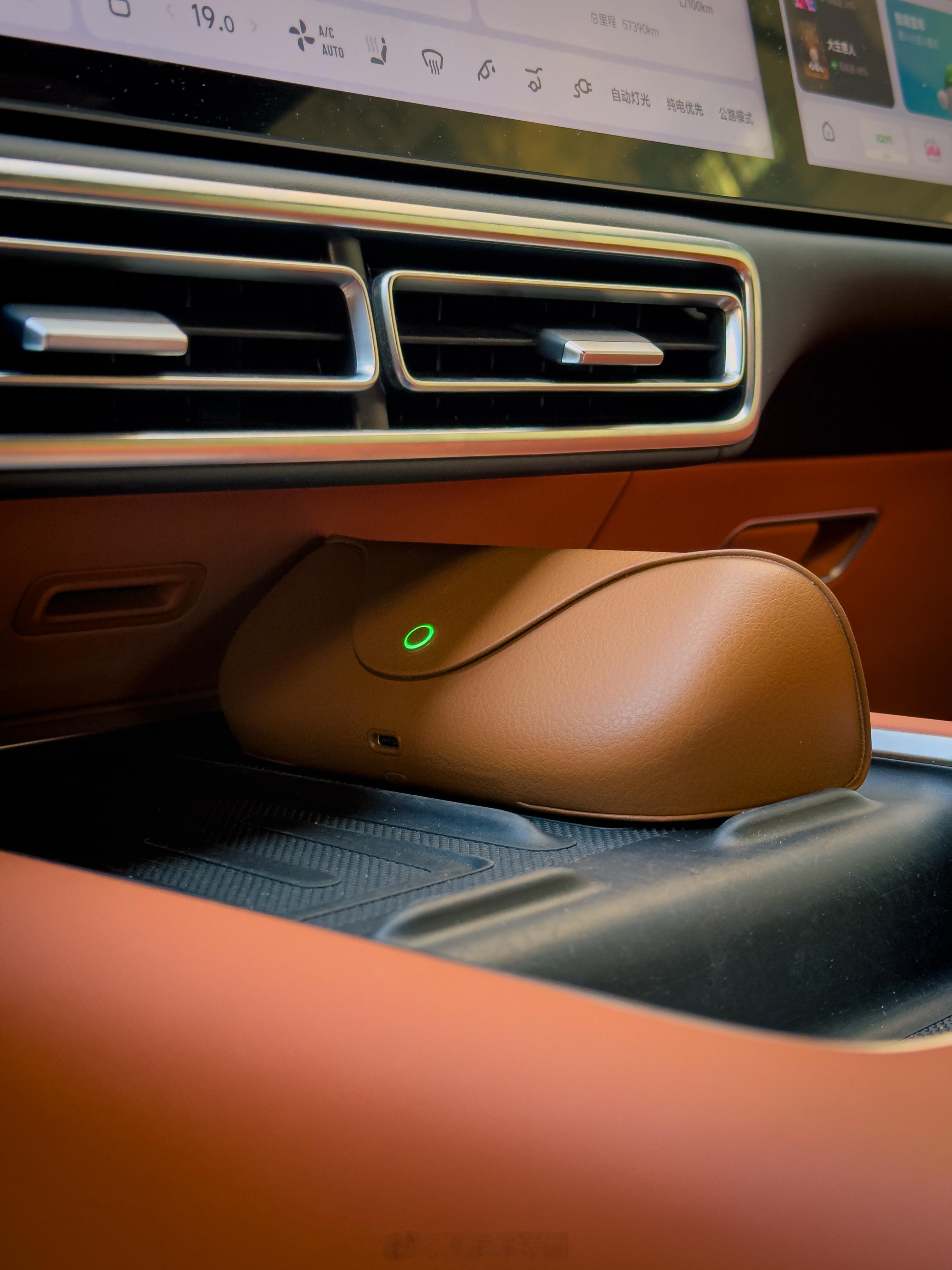 理想Livis一个月小总结来啦！1、续航超持久：眼镜正常使用，一天一充没问题；眼