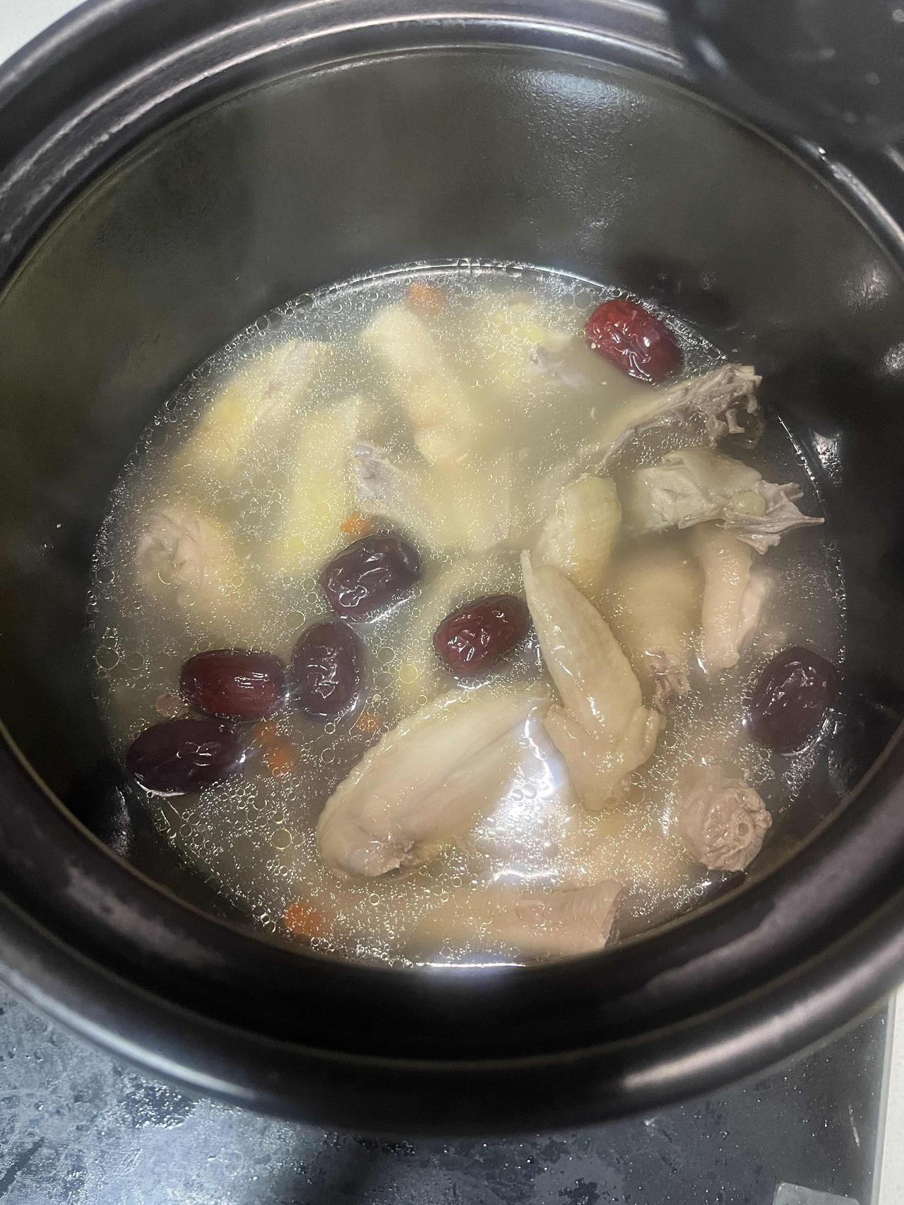 你觉得男人做饭丢人吗?不会呀，下班时候有空炒几个小菜比叫外卖强多了，健康又美味?