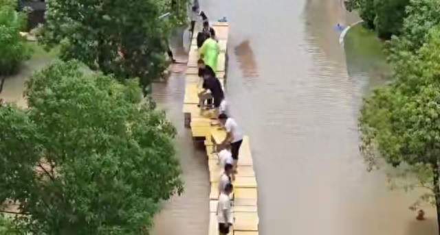 是正能量，还是莫大讽刺！