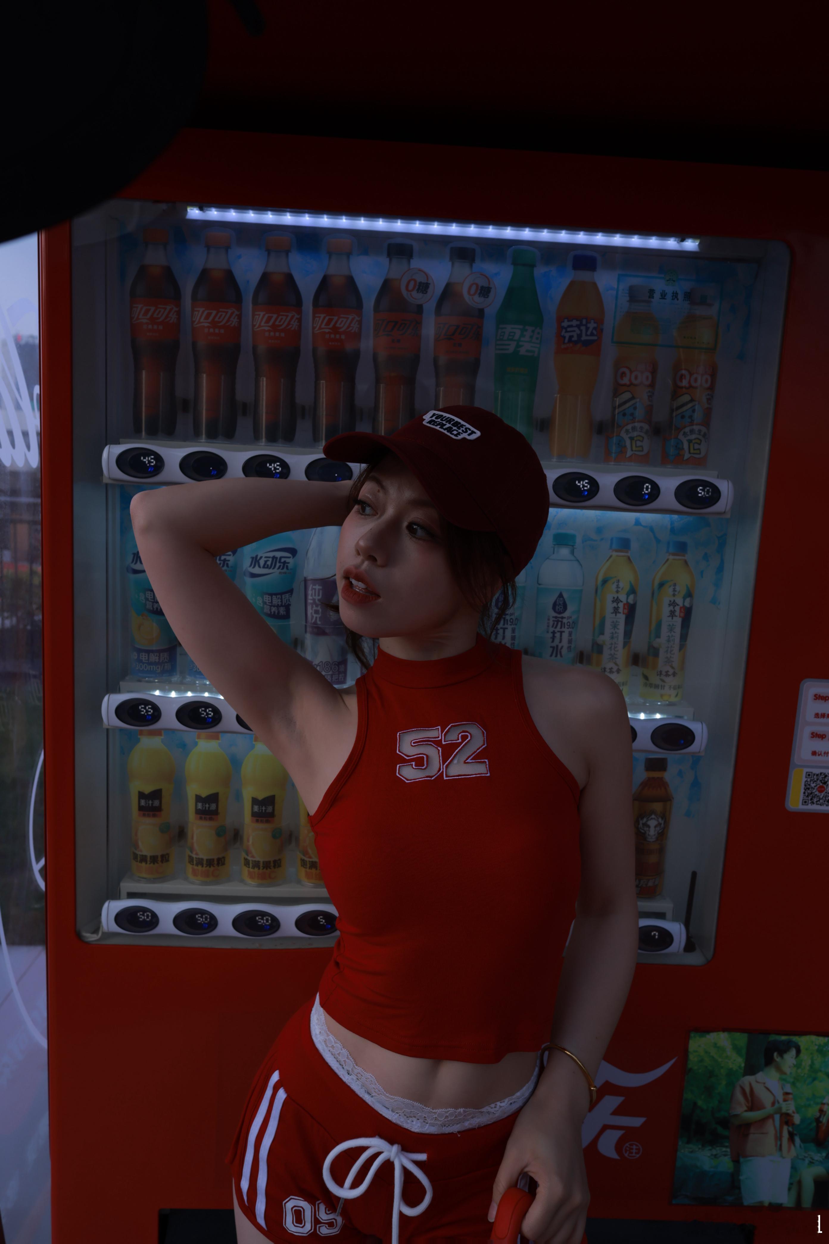 还有套图🥤没发主要是懒得修图hhh有时候觉得脸上卡粉了有点小赘肉其实也无妨当下