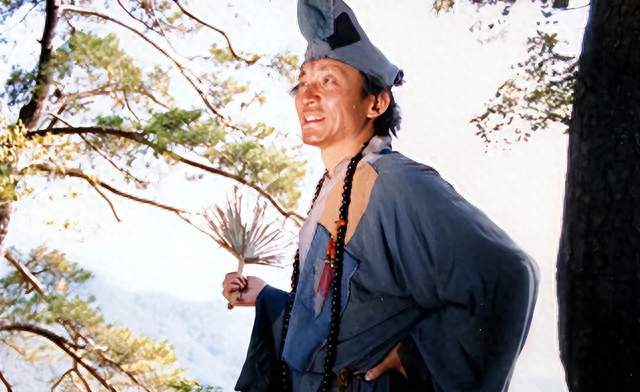 去世仅1天，人民日报对游本昌的称呼变了，九字之差释放强烈信号