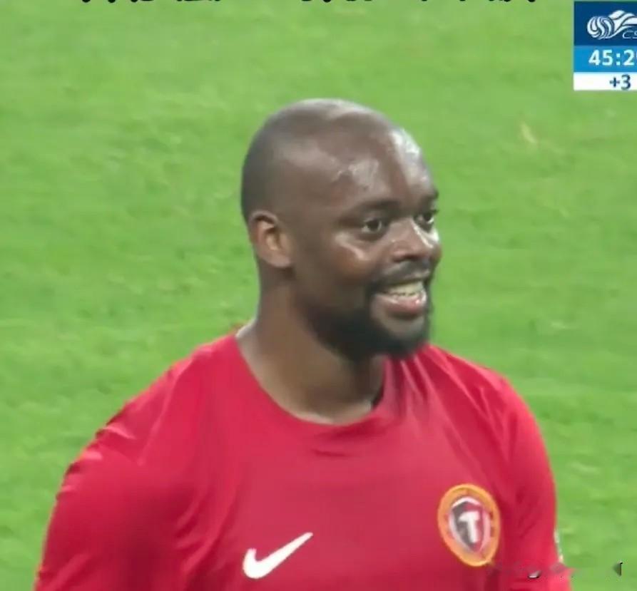 姆本扎昨晚错失太多机会，中甲联赛射手王到了中超联赛明显不够用了。
姆本扎最大的问