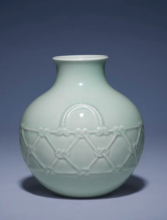 清雍正　　粉青釉網絡尊