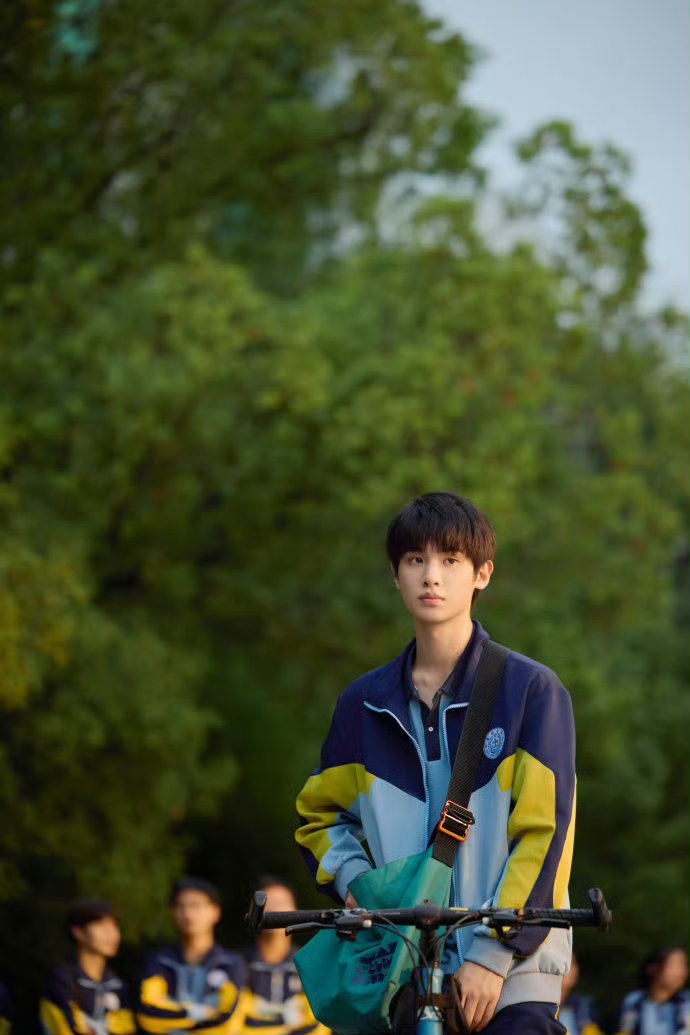 黄明昊用演技接住了转型黄明昊在《四喜》中完美接住转型！将少年的叛逆与温柔集于一身