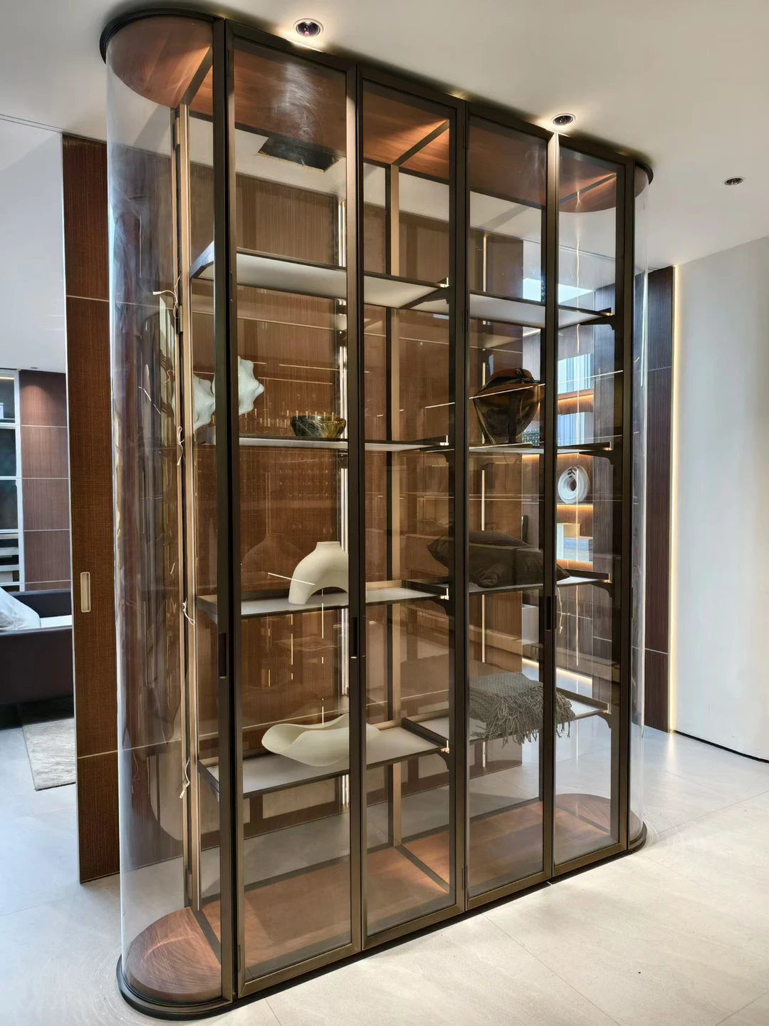 圆弧玻璃柜最好看