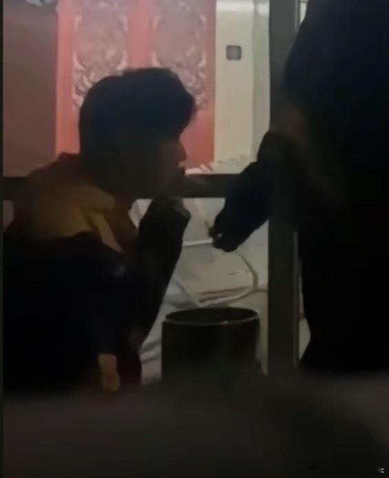 来个人 把他烟给我掐了 