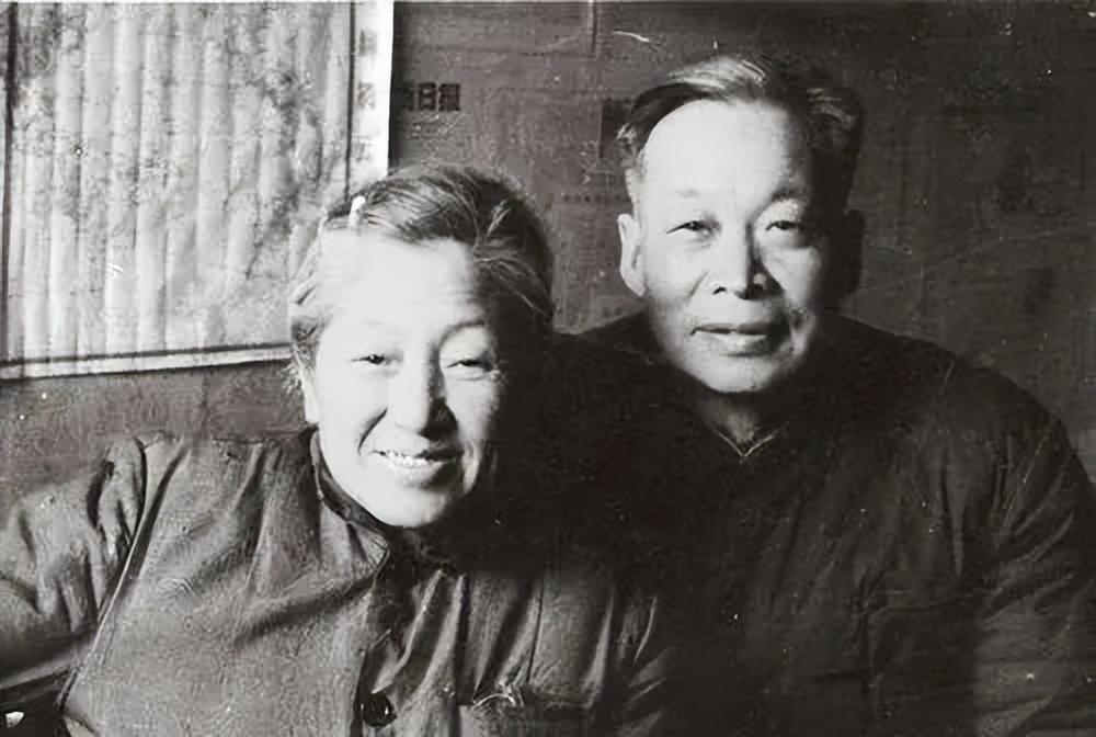 1978年，钱三强的妻子何泽慧去逛菜市场时，摸了一把冬笋，竟被售货员嘲笑：老太太