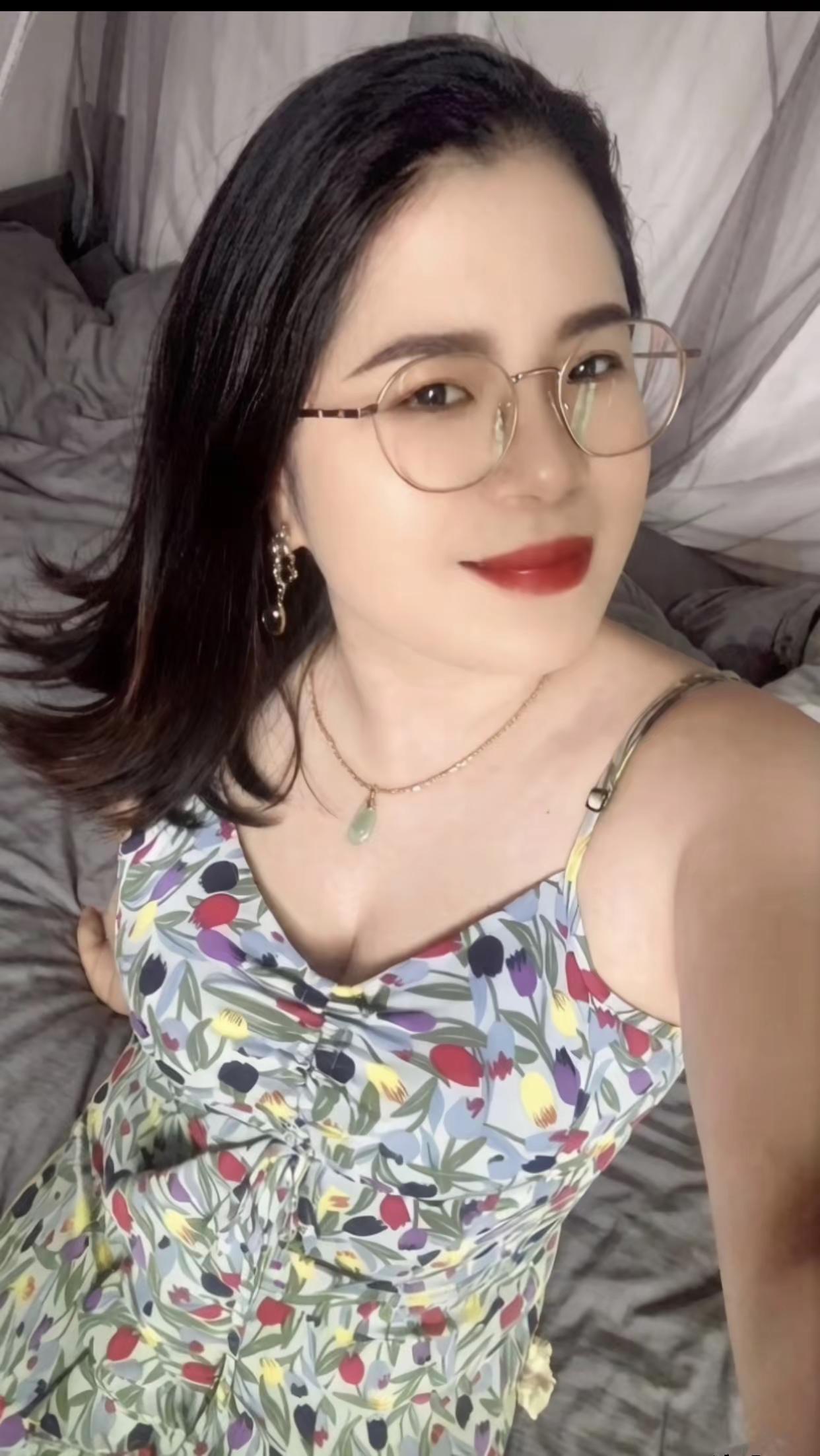 碎花裙已穿上，POLO衫的男士在哪？