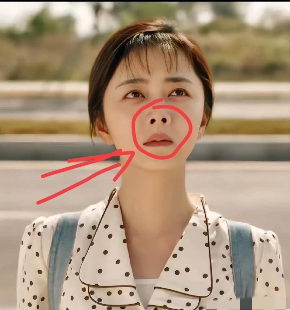 网上老有人揪着谭松韵的鼻子和身高说事儿，不是说她“小猪鼻”不上镜，就是说她个头太