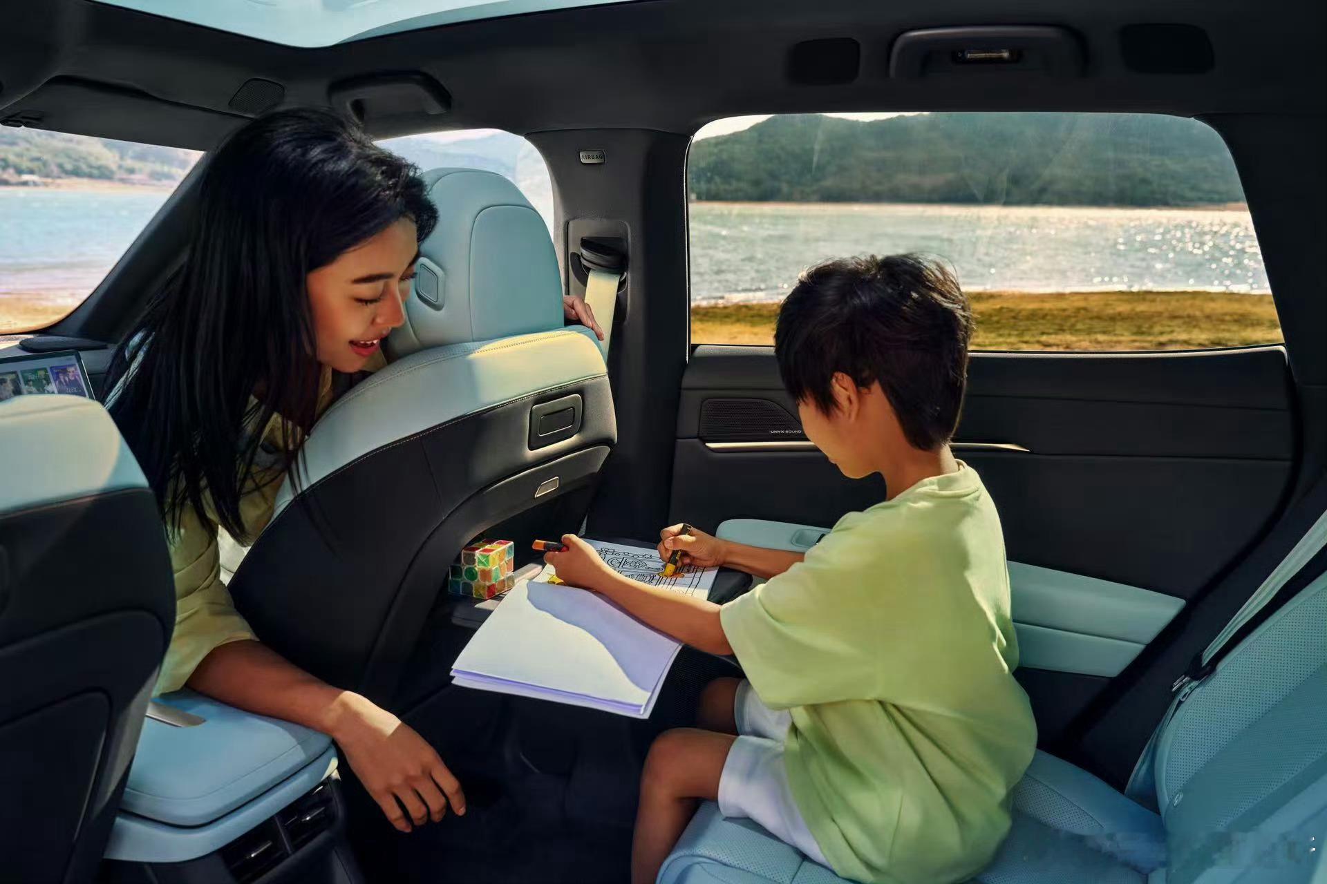 德系品质藏在大众黄金标准里试驾完大众与众08，真的明白什么叫把安全刻进骨子里了。