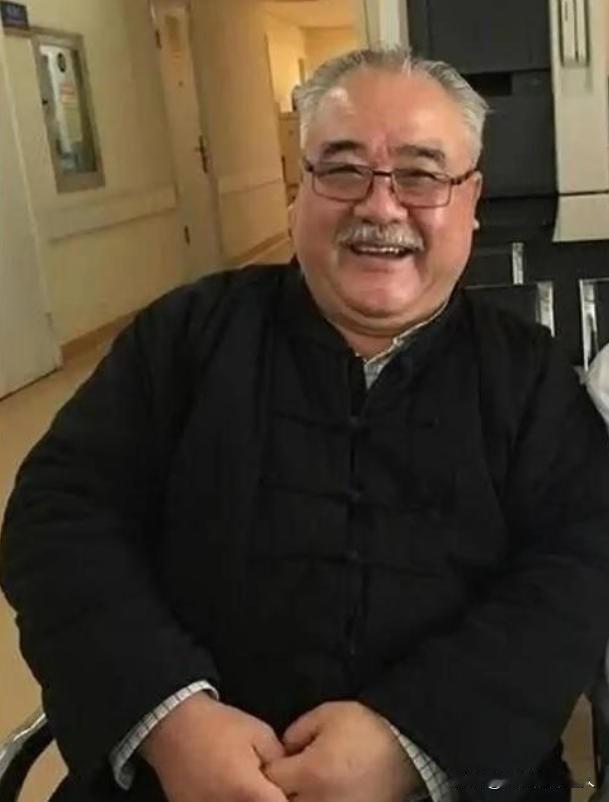1988年，演员李嘉存花了38万，在北京买了一套别墅，又花了2000块月薪请来保