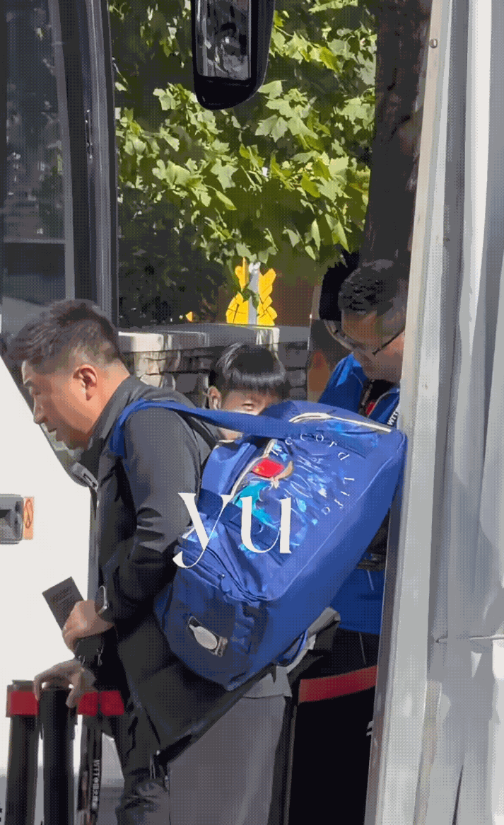 莎莎又剪头发啦，确定参加WTT中国大满贯。
这几天孙颖莎因申请退出中国大满贯的传