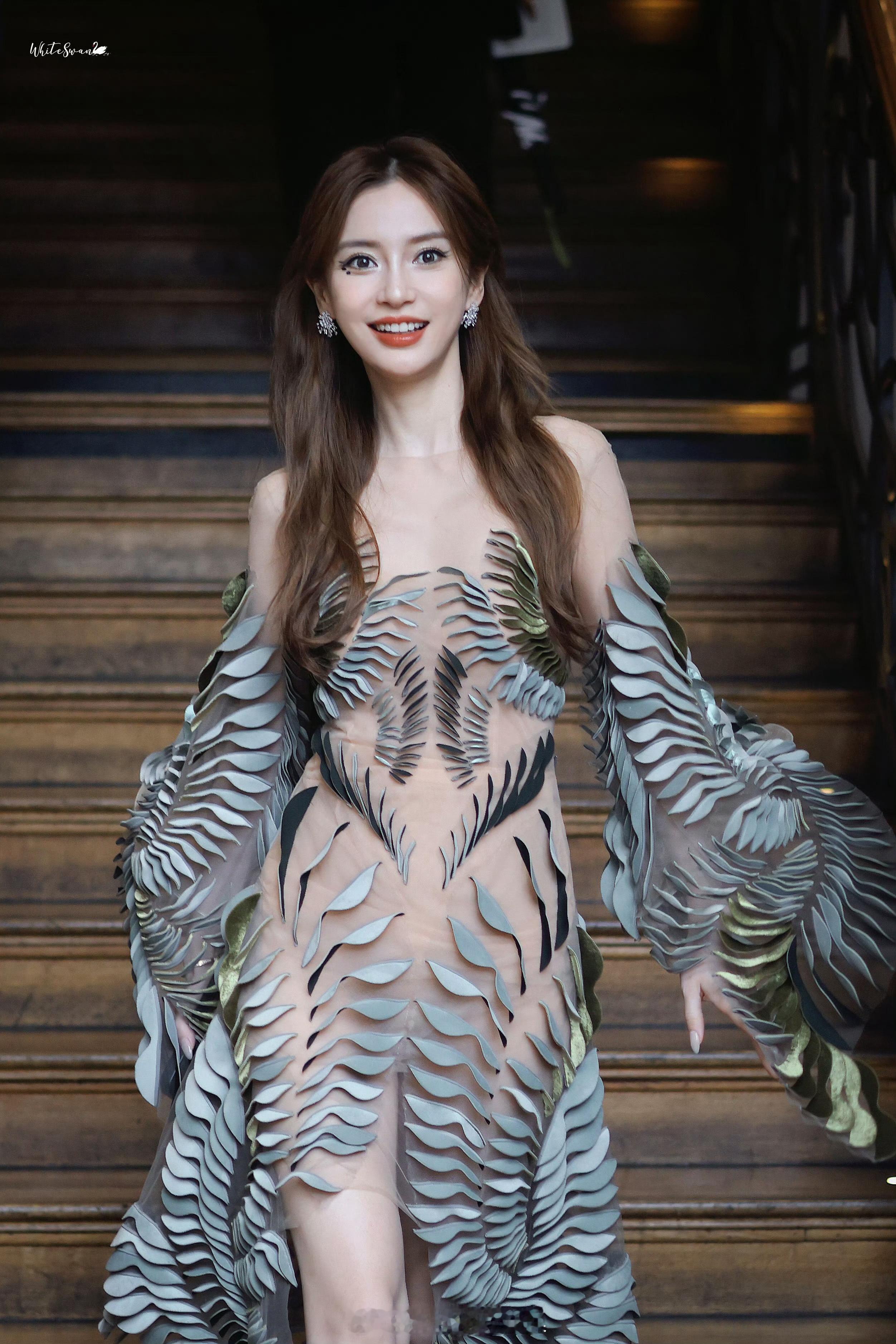 Angelababy人生镜头杨颖巴黎时装周出图 ​​​