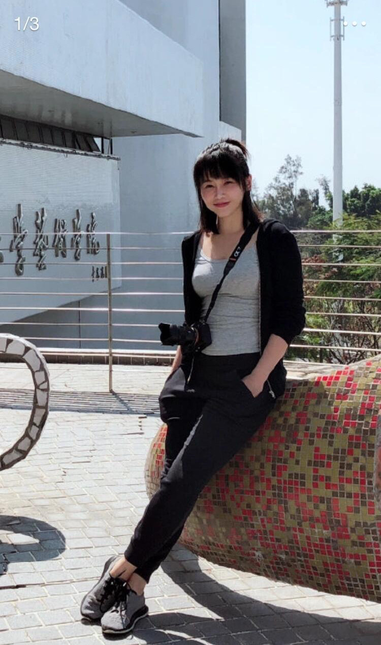 年轻时的葛夕  留几手视频里说过他喜欢柴静那样的：小巧，干巴，但看着知性。 早期