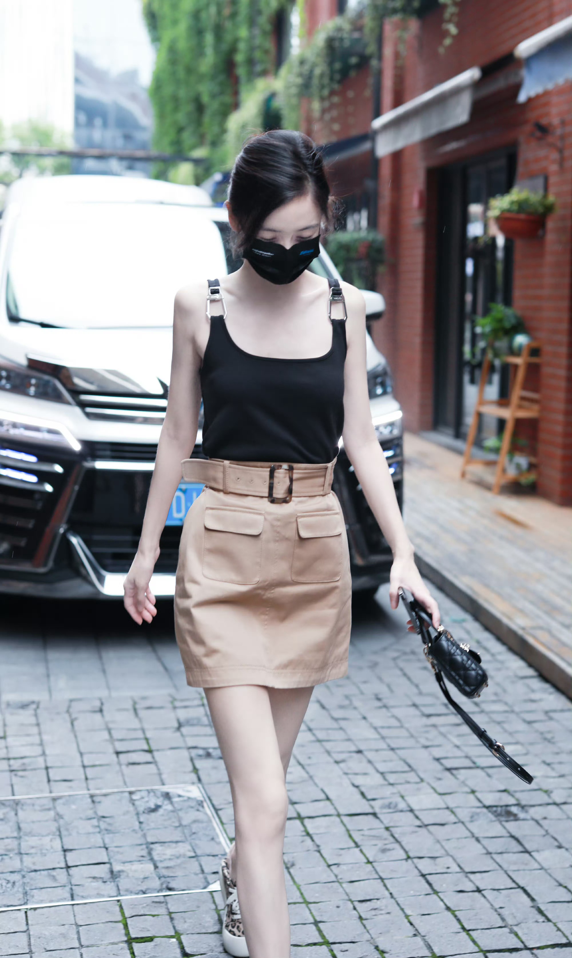 angelababy angelababy “你是被光偏爱的，你的名字燃起我永恒