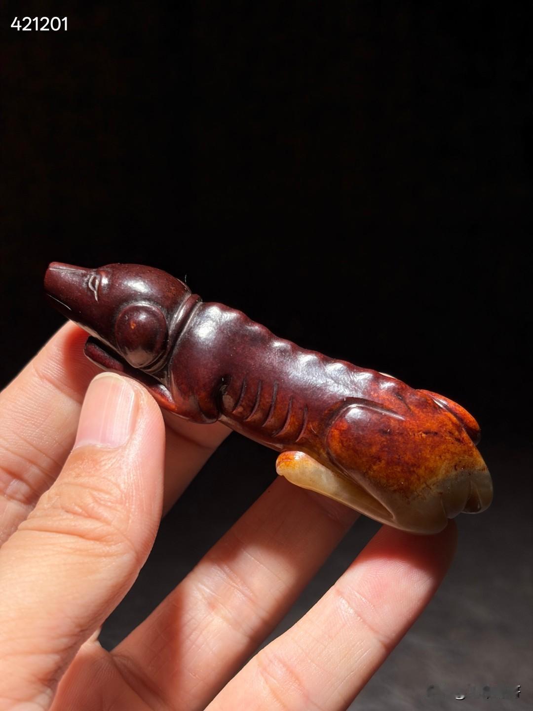 宋 红提油和田玉玉犬
尺寸8.6×2.5×2.2厘米