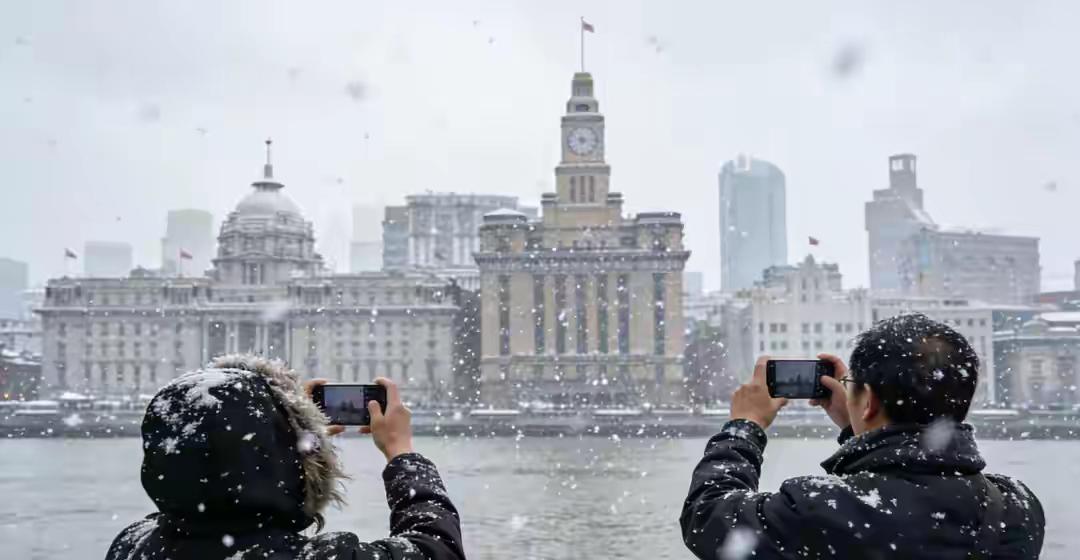 1月20日大寒这天，上海城区时隔几年突然下雪，朋友圈都被雪景刷屏。有人一觉醒来，