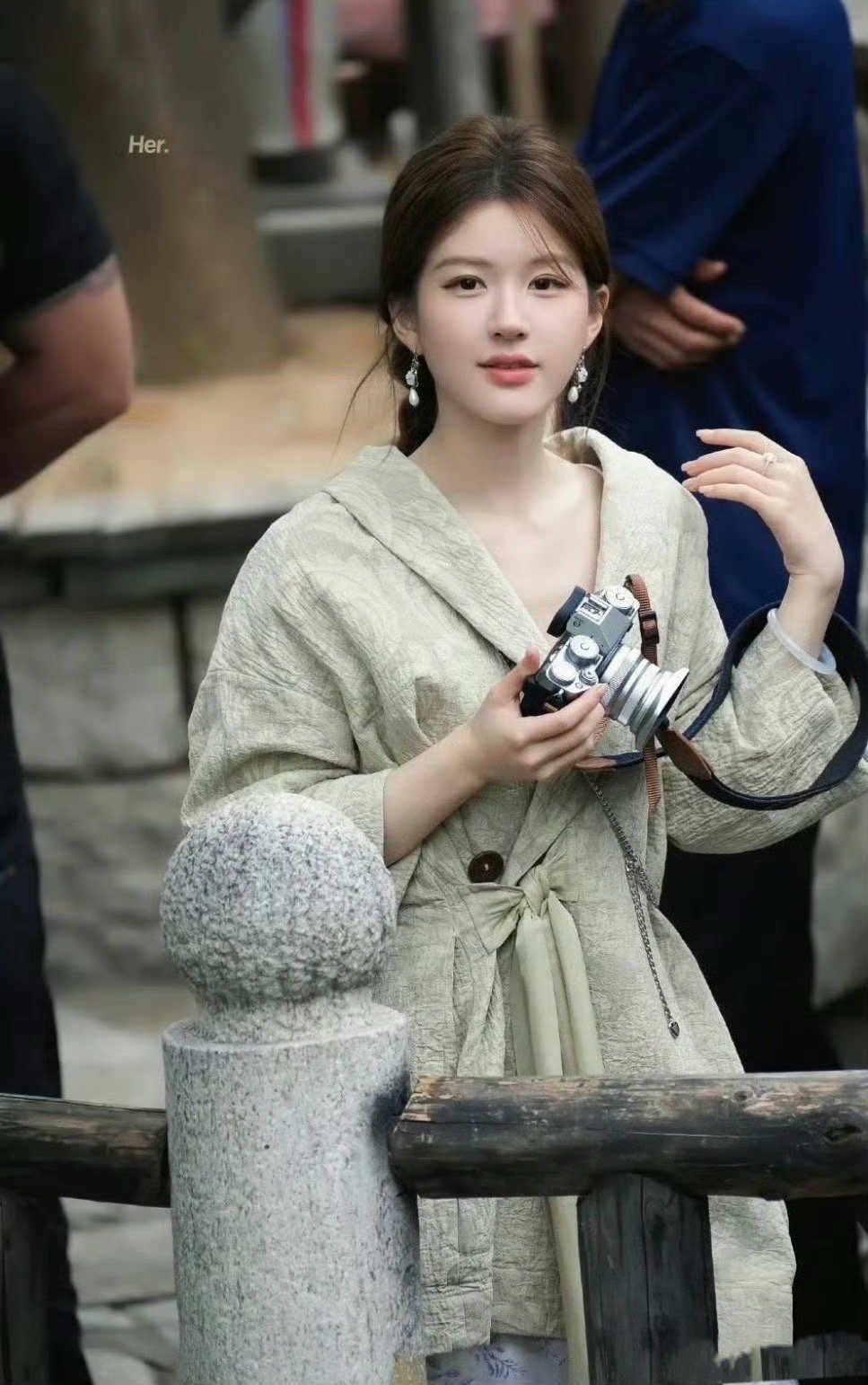 女主古镇戏份都能换十套，这个剧组妆造好好呀 ​​​