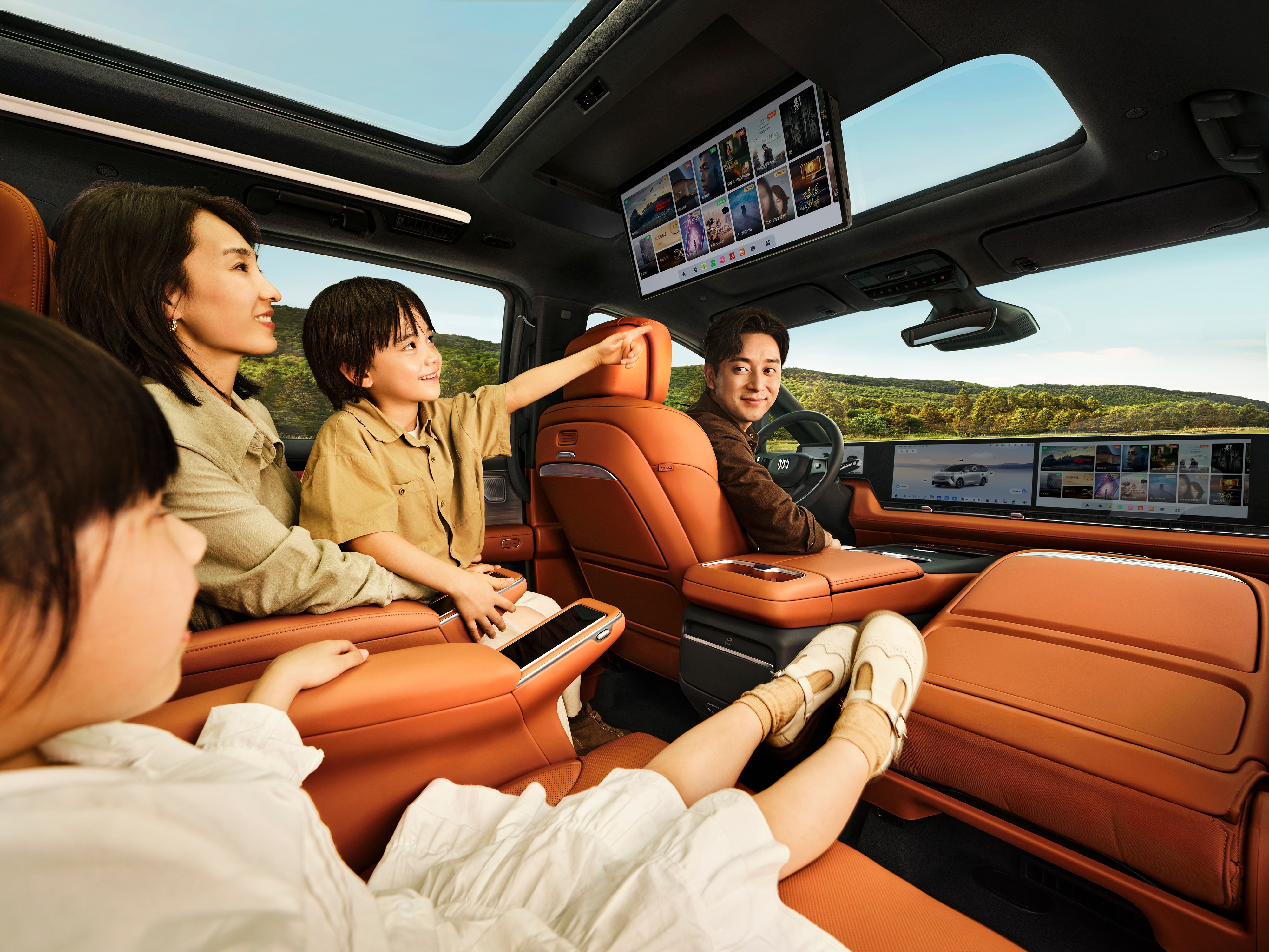 节日全家出游、日常通勤……别克至境世家在车展证明，它能 hold 住所有家庭场景