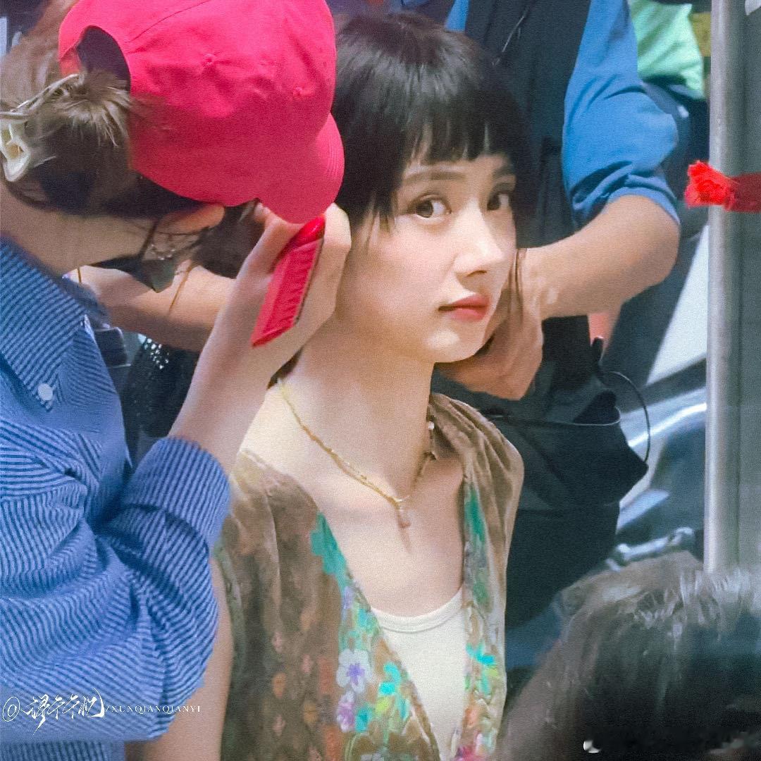王影璐偏偏你最争气 内娱有王影璐这样的新生代力量真的太棒啦！她连轴转的工作节奏，