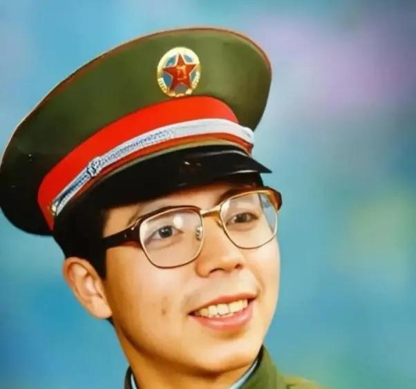 1984年，与大部队走散的陈洪远意外发现一处山洞，进去后竟发现了越军的秘密电台，
