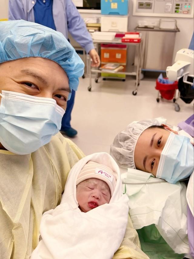 袁偉豪報喜張寶兒母子平安袁偉豪與細10年的張寶兒今晚開心宣布細仔出世。袁偉豪與張