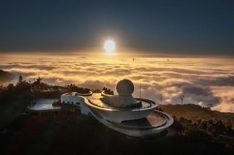 上联：琴棋书画门门晓，如何对下联天文地理样样通。