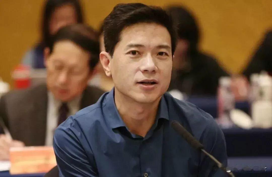 李彦宏的“翻盘”一搏：昆仑芯上市！憋了四年，李彦宏终于打出了百度在AI时代最硬的