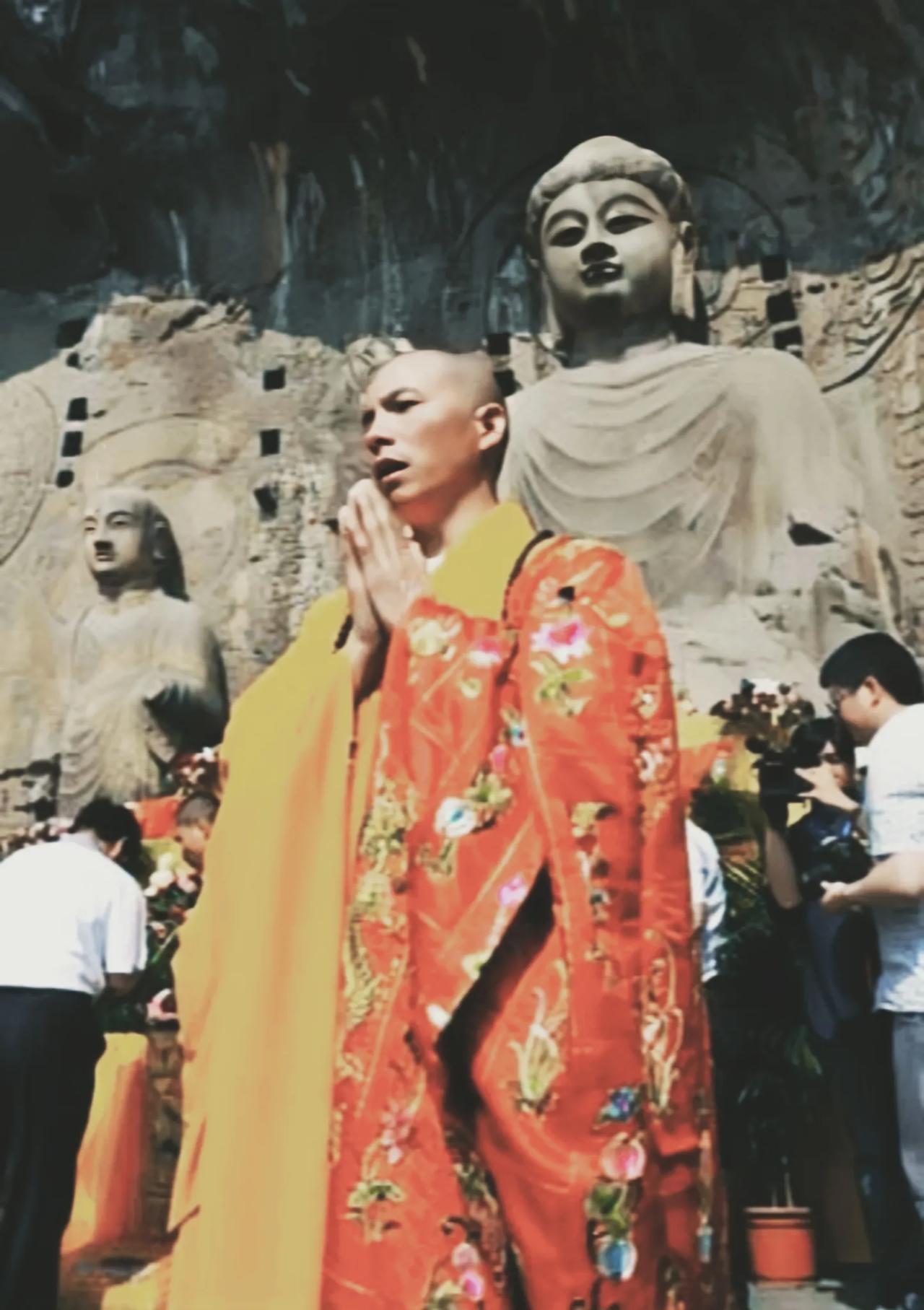 新官上任三把火，把把火烧得旺。释印乐做出了正确的决定，关闭娱乐性太强的一系列活动